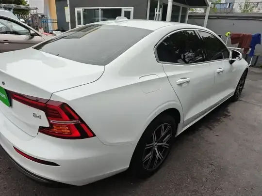 Volvo S60 2026 (4100 км)