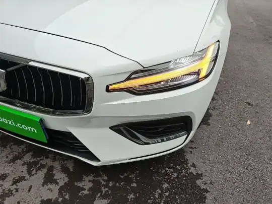 Volvo S60 2026 (4100 км)