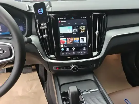 Volvo S60 2026 (4100 км)