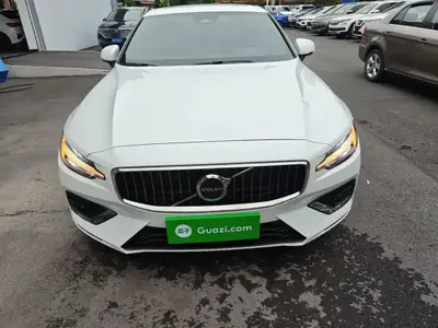 Volvo S60 2026 (4100 км)