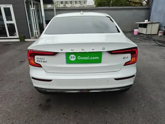 Volvo S60 2026 (4100 км)