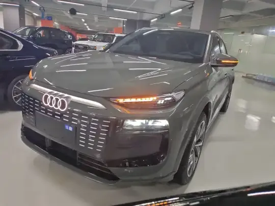 Audi Q6L e-tron 2026 (2300 км)