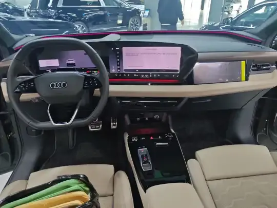 Audi Q6L e-tron 2026 (2300 км)