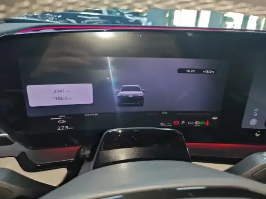Audi Q6L e-tron 2026 (2300 км)