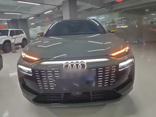 Audi Q6L e-tron 2026 (2300 км)