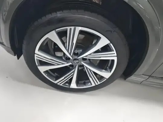 Audi Q6L e-tron 2026 (2300 км)
