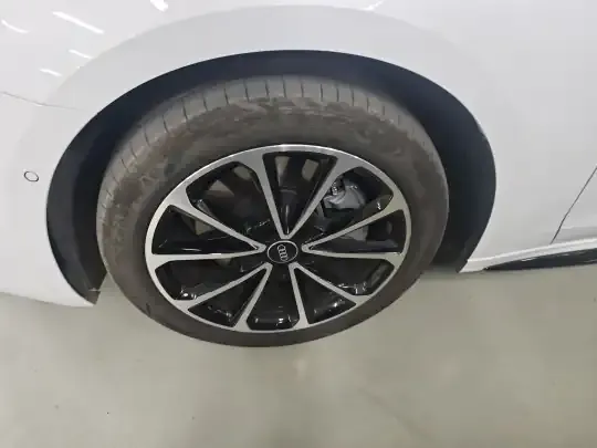 Audi A5L 2026 (5900 км)