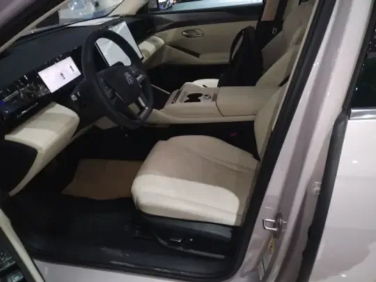 BYD Qin L 2025 (900 км)