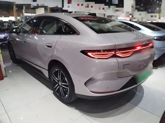 BYD Qin L 2025 (900 км)