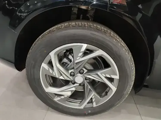 Hongqi HS3 PHEV 2025 (1400 км)
