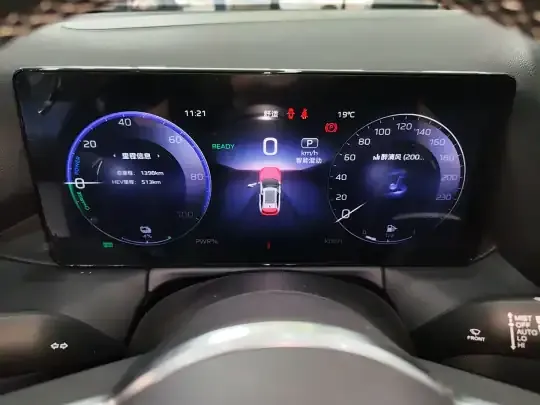 Hongqi HS3 PHEV 2025 (1400 км)