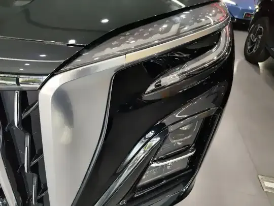 Hongqi HS3 PHEV 2025 (1400 км)