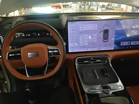Geely Galaxy M9 2025 (10800 км)