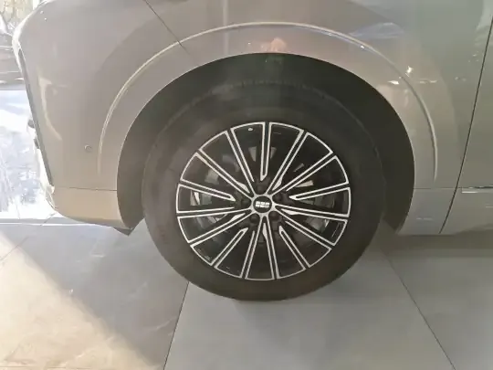 Geely Galaxy M9 2025 (10800 км)