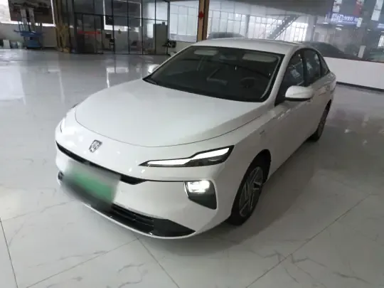 Roewe Roewe E6 2025 (13100 км)