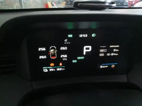 Roewe Roewe E6 2025 (13100 км)