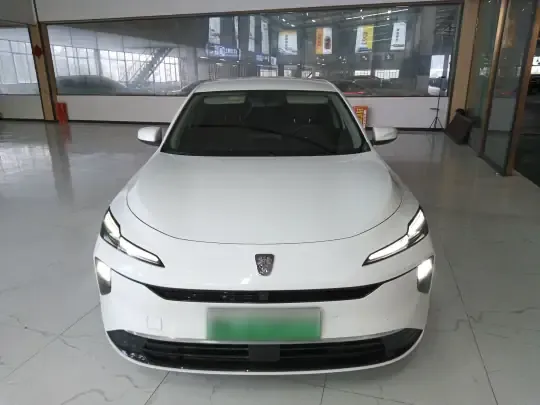 Roewe Roewe E6 2025 (13100 км)