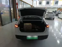 Roewe Roewe E6 2025 (13100 км)