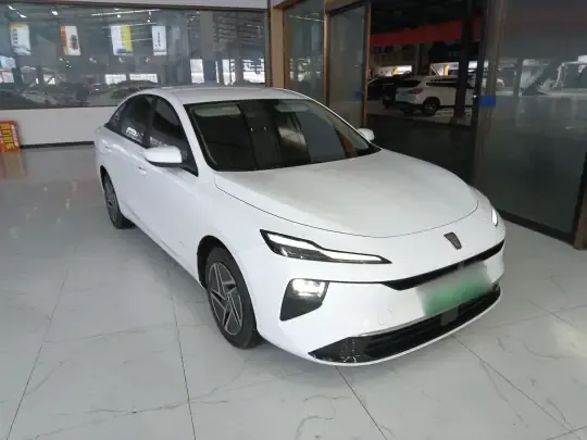 Roewe Roewe E6 2025 (13100 км)