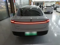 Roewe Roewe E6 2025 (13100 км)