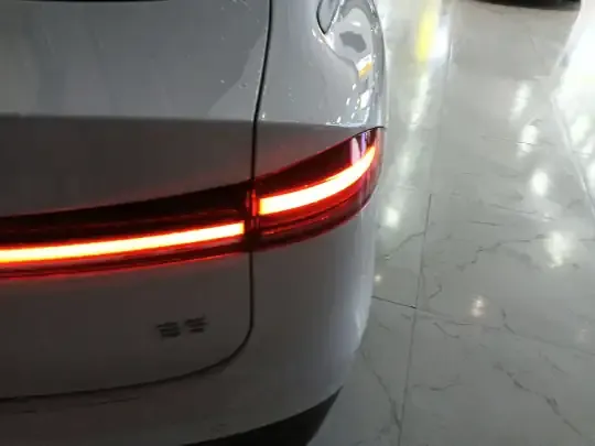 Roewe Roewe E6 2025 (13100 км)