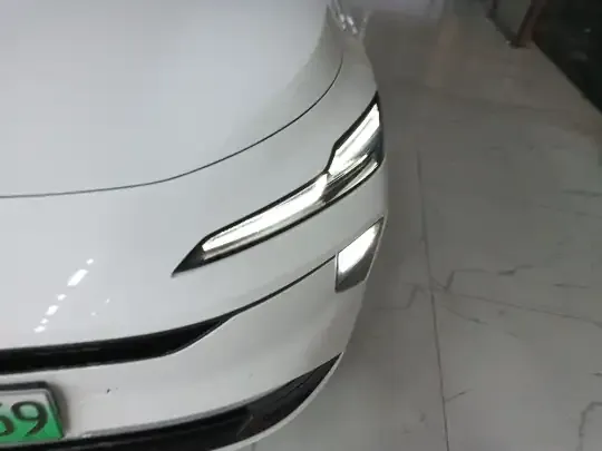 Roewe Roewe E6 2025 (13100 км)