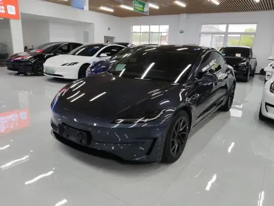 Tesla Model 3 2025 (22800 км)
