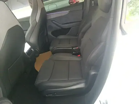 Tesla Model Y L 2025 (100 км)