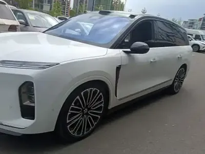 Nio ES8 2026 (10300 км)