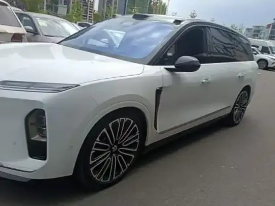 Nio ES8 2026 (10300 км)