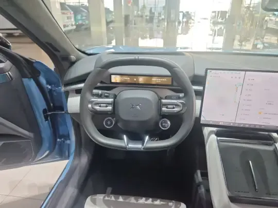 XPeng P7 2025 (2500 км)