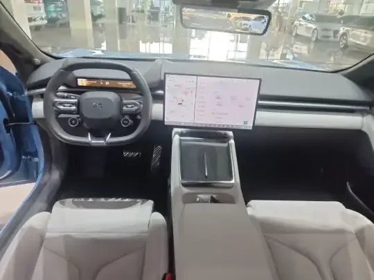 XPeng P7 2025 (2500 км)