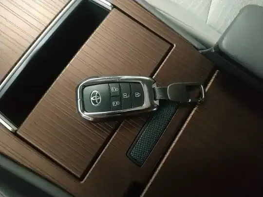 Toyota SIENNA 2026 (7400 км)