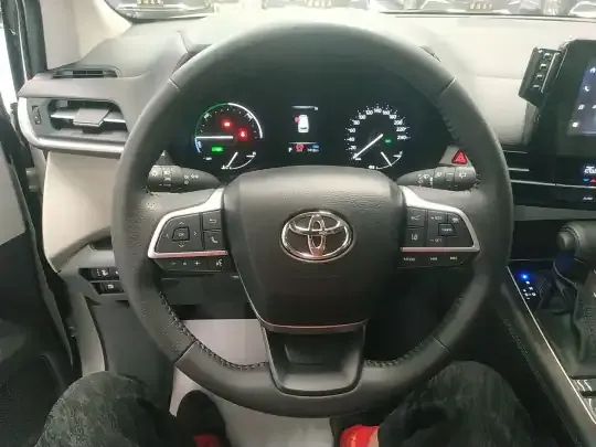 Toyota SIENNA 2026 (7400 км)