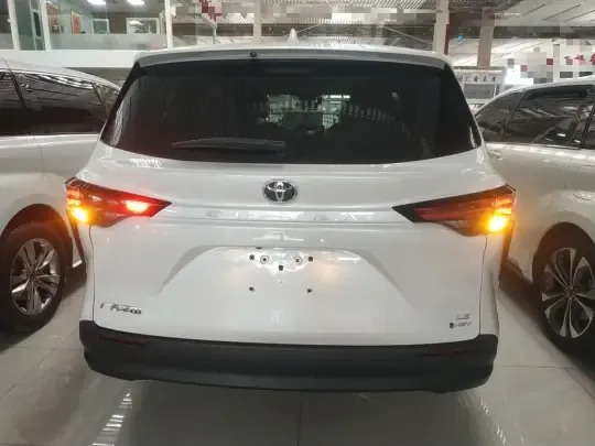 Toyota SIENNA 2026 (7400 км)