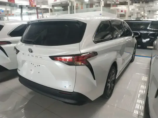 Toyota SIENNA 2026 (7400 км)