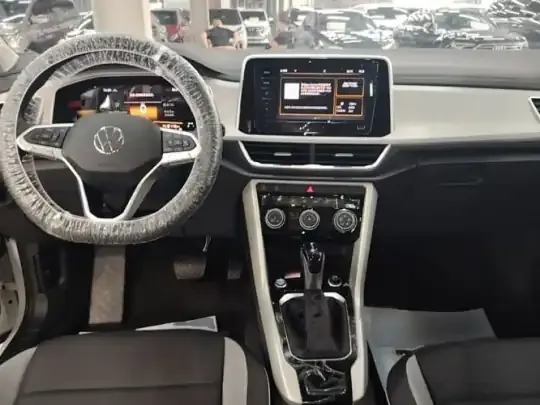Volkswagen T-ROC 2026 (100 км)