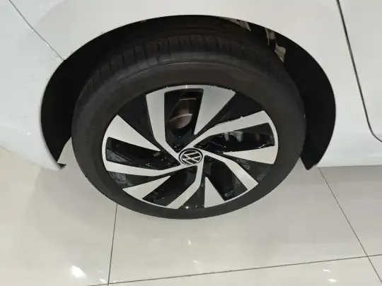 Volkswagen Golf 2026 (400 км)