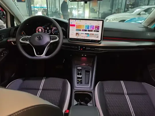 Volkswagen Golf 2026 (400 км)