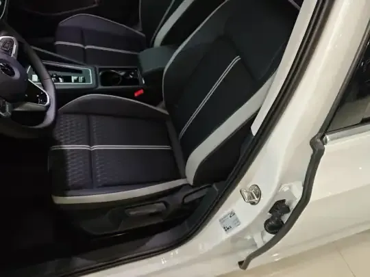 Volkswagen Golf 2026 (400 км)
