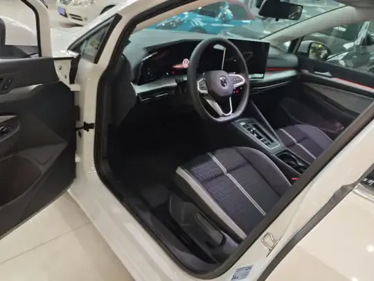 Volkswagen Golf 2026 (400 км)