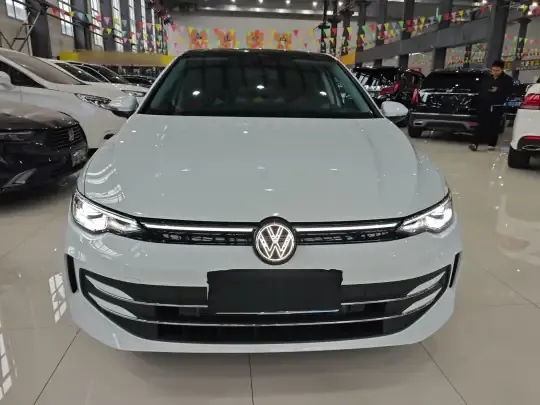 Volkswagen Golf 2026 (400 км)