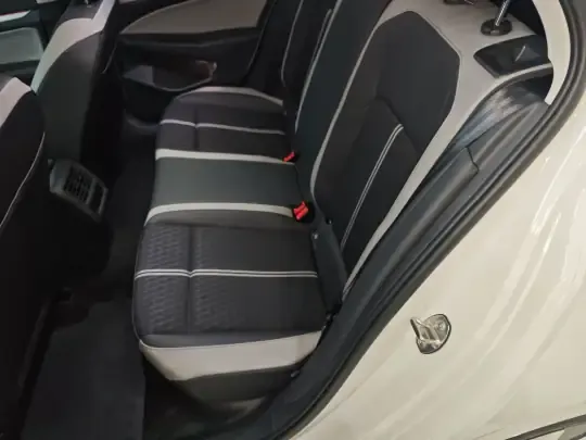 Volkswagen Golf 2026 (400 км)
