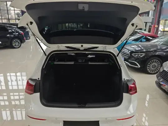 Volkswagen Golf 2026 (400 км)