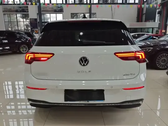 Volkswagen Golf 2026 (400 км)