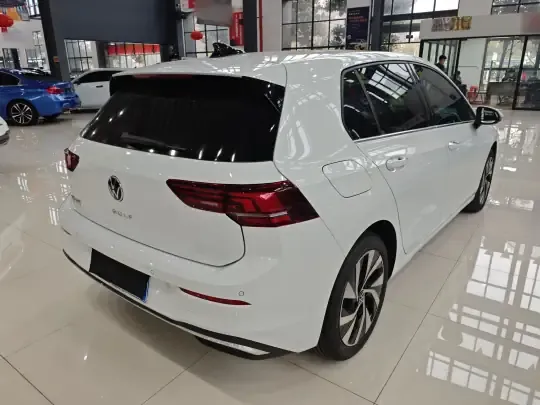 Volkswagen Golf 2026 (400 км)