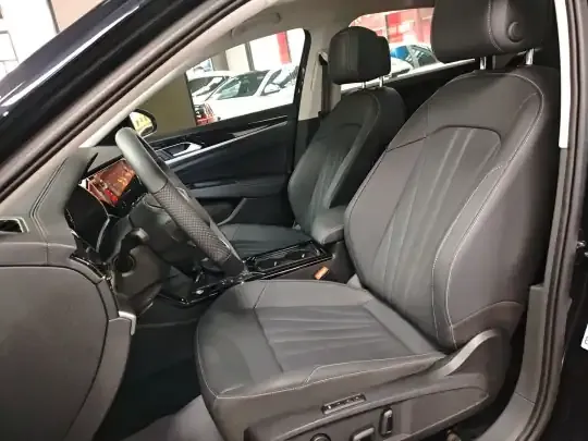 Volkswagen Passat 2026 (13300 км)
