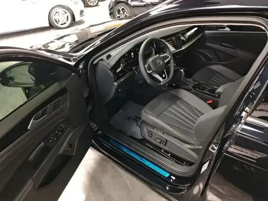 Volkswagen Passat 2026 (13300 км)