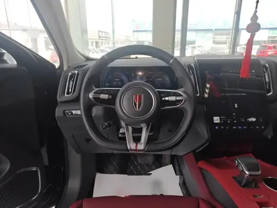 Hongqi HS3 PHEV 2025 (8300 км)