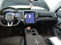 Hongqi HS3 PHEV 2025 (5200 км)